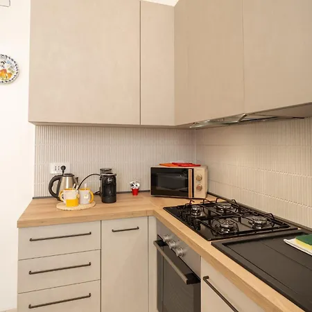 Guesthost - Center Of X6 Apartment *