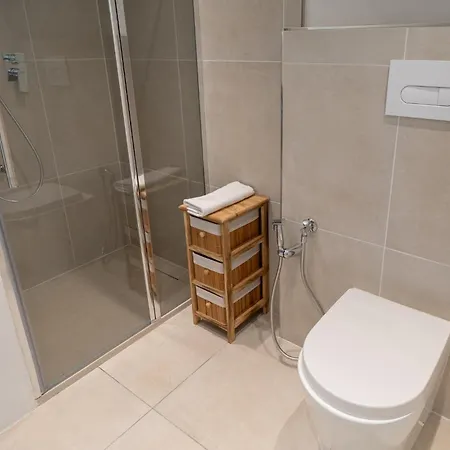 Guesthost - Center Of X6 * San Remo