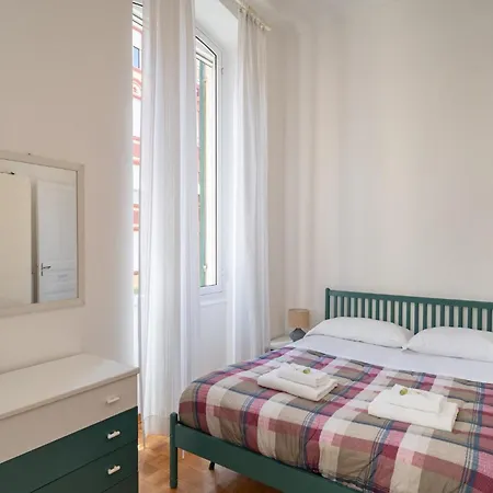 Guesthost - Center Of X6 아파트 *