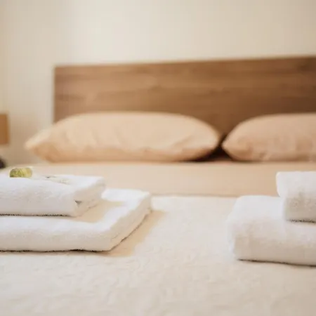 Guesthost - Center Of X6 아파트 *