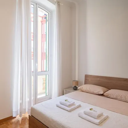 Guesthost - Center Of X6 * San Remo